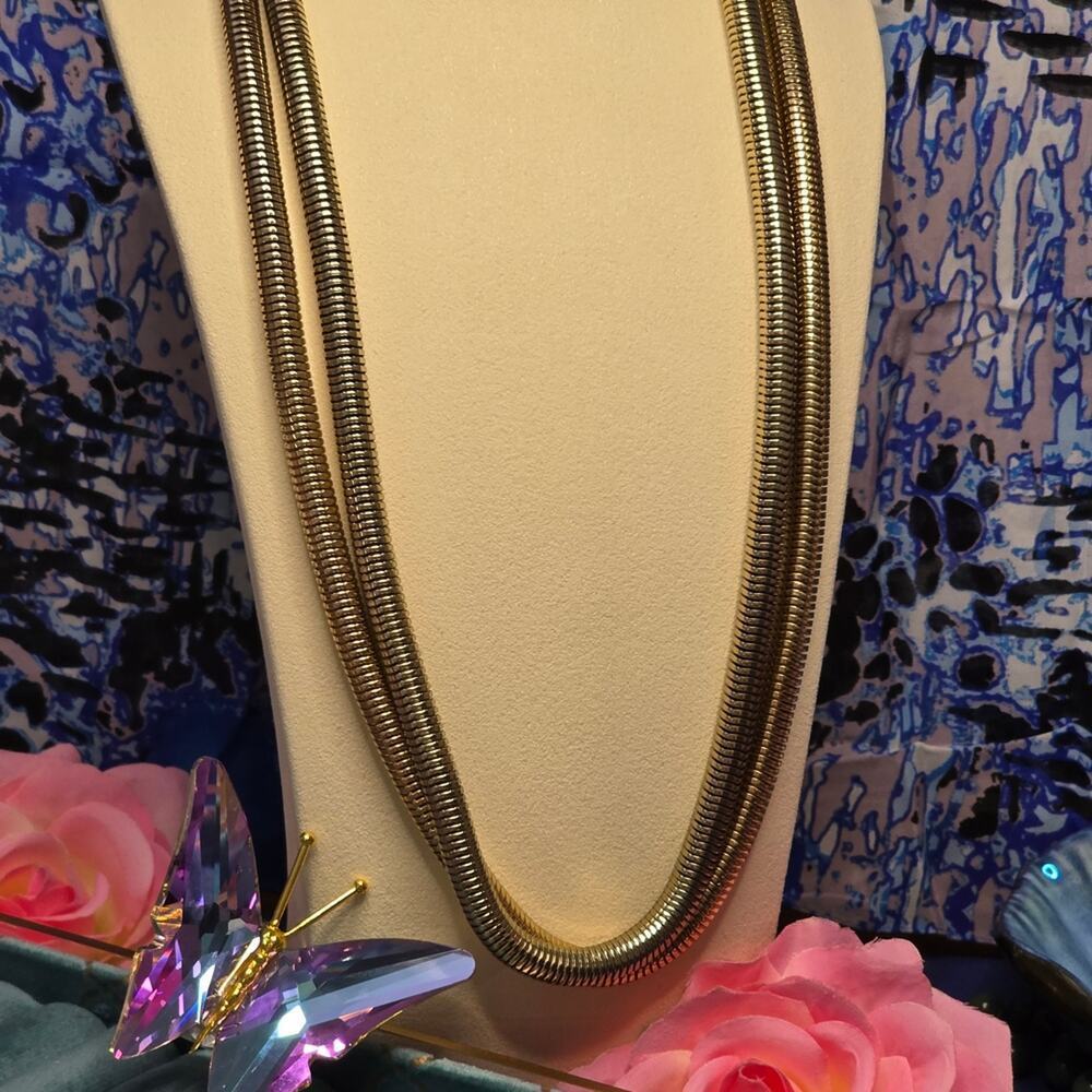 MIKA Signed Vintage Gold-Tone Tubular Coil Necklace Mod Minimalist Collar RR 17 - Picture 6 of 6